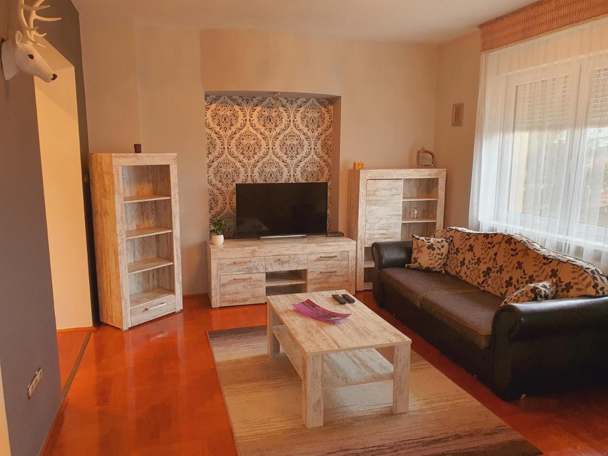 Adel Apartman 米什科尔茨 外观 照片