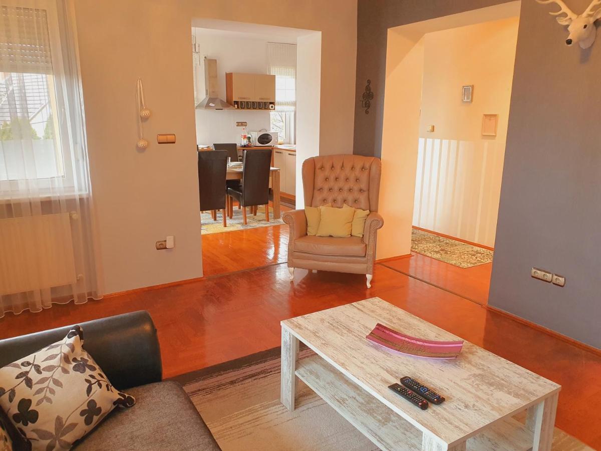 Adel Apartman 米什科尔茨 外观 照片
